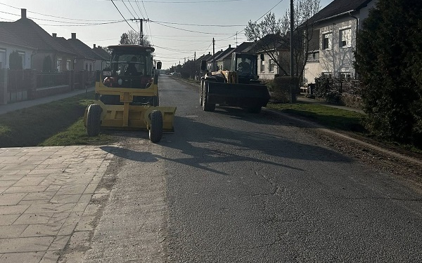 Helyi utak karbantartása Szilban