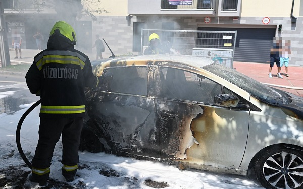 Mi a teendő, ha kigyullad egy elektromos autó?
