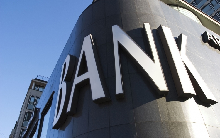 Két hónappal meghosszabbítják a banki adategyeztetés határidejét 