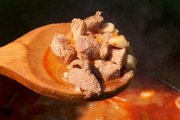Sárkány-pörkölt Sárkány-tál