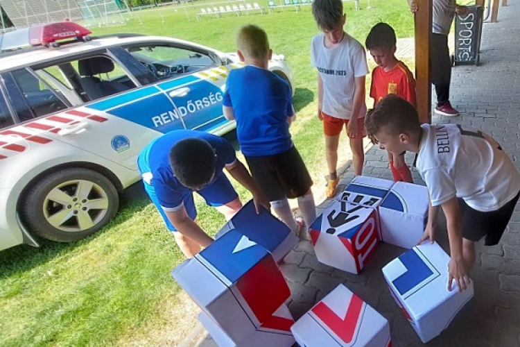 Rendőrök a szanyi sporttáborban