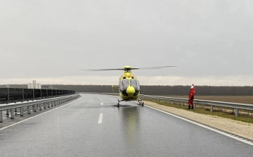 Mentőhelikopter az M85-ösön