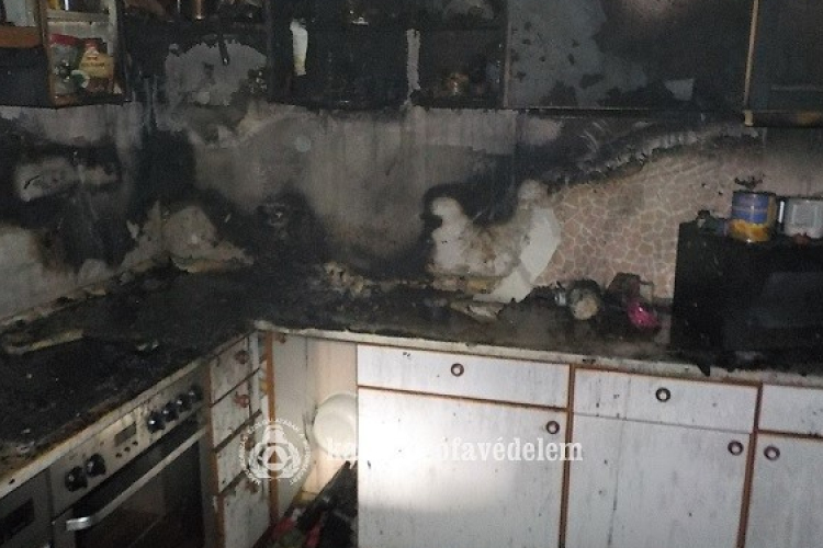 Súlyos balesethez, égő családi házhoz is vonultak a rábaközi tűzoltók a múlt héten