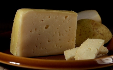 Üvegdarabok miatt sajtokat hívnak vissza a forgalomból