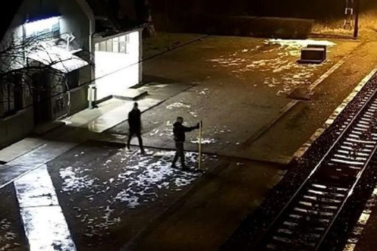 Garázdák az ikrényi vasútállomáson