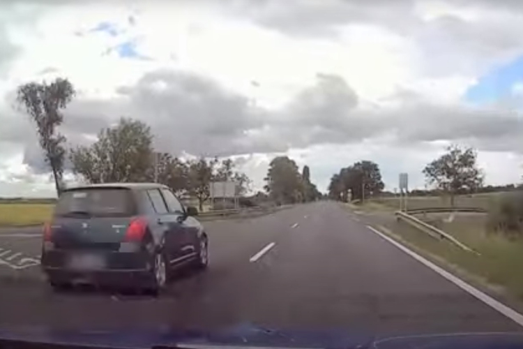 Ittasan, több mint 150-el előzte meg a rendőröket egy autós - VIDEÓ