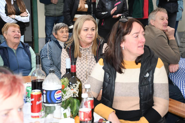 Őszi mulatság Szanyban a kastély udvarán.
