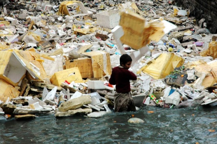 Gyalogolj a vízért, tervezz csatornafedőt, vagy készíts reklámfilmet!