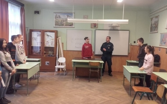 Rendhagyó bűnmegelőzési foglalkozást tartottak Mórichidán az iskolásoknak