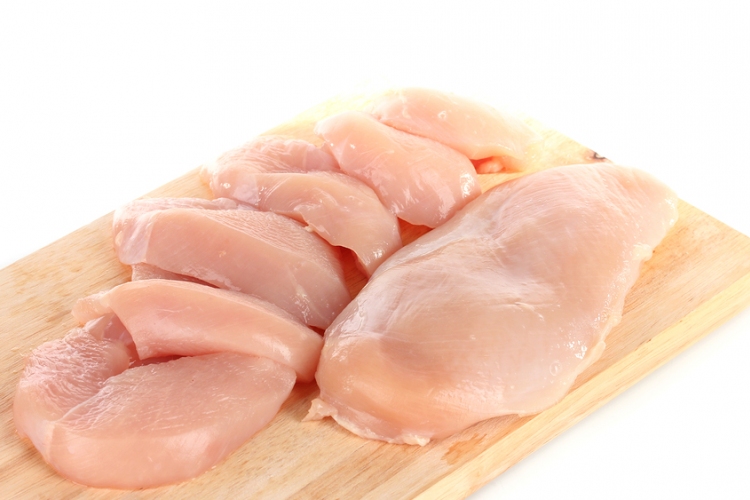 Két tonna lejárt szavatosságú csirkehúst találtak Hajdúnánáson