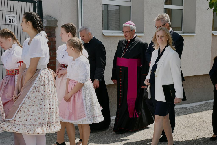 A szanyi katolikus iskola újraindításának 30. jubiláló ünnepe II.