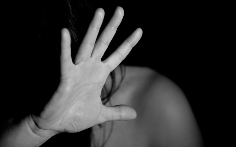 Minden ötödik nő érintett kapcsolaton belüli erőszakban Magyarországon