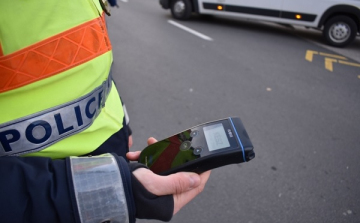 Egy csornai és egy kapuvári férfi esetében jelzett pozitív értéket az alkoholteszter