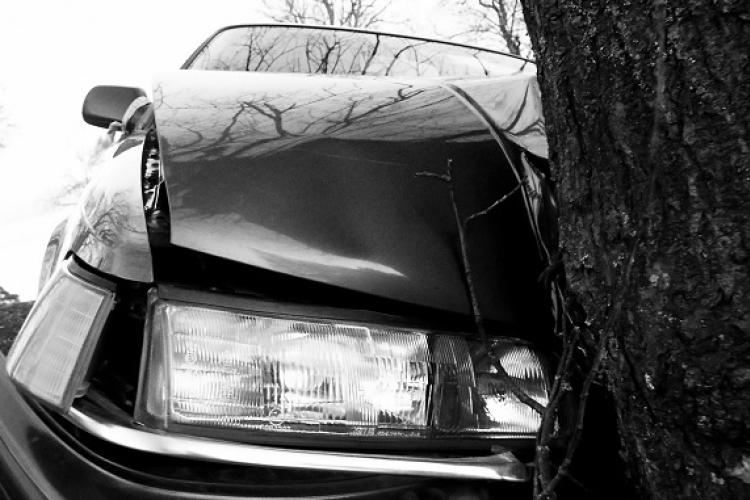 Lopott autóval szenvedett balesetet