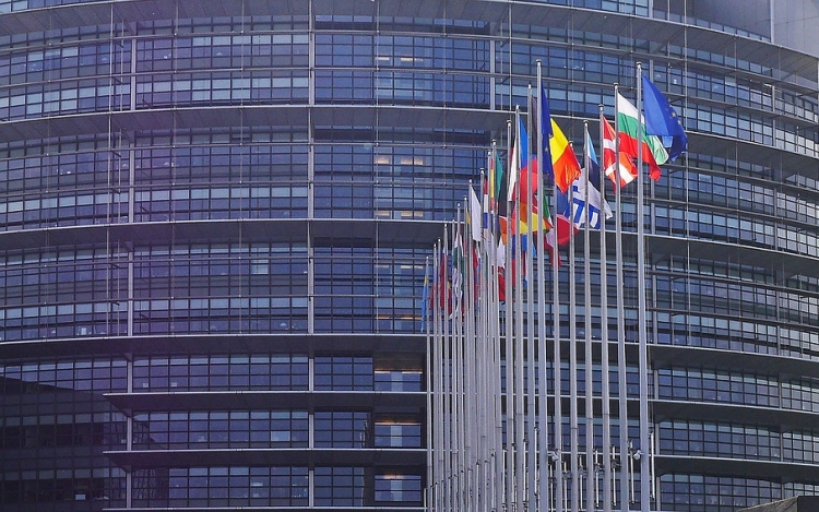 Az EP szerint hiba, hogy nem kezdődnek csatlakozási tárgyalások