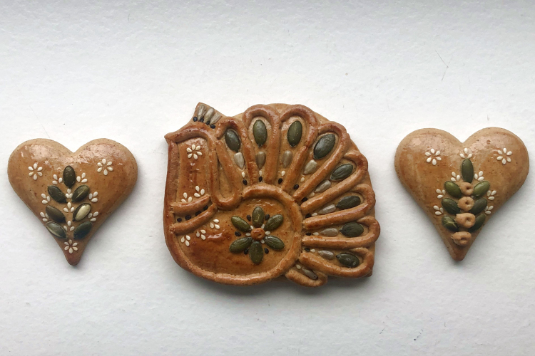 Kézműves kiállítás nyílik pénteken a csornai könyvtárban