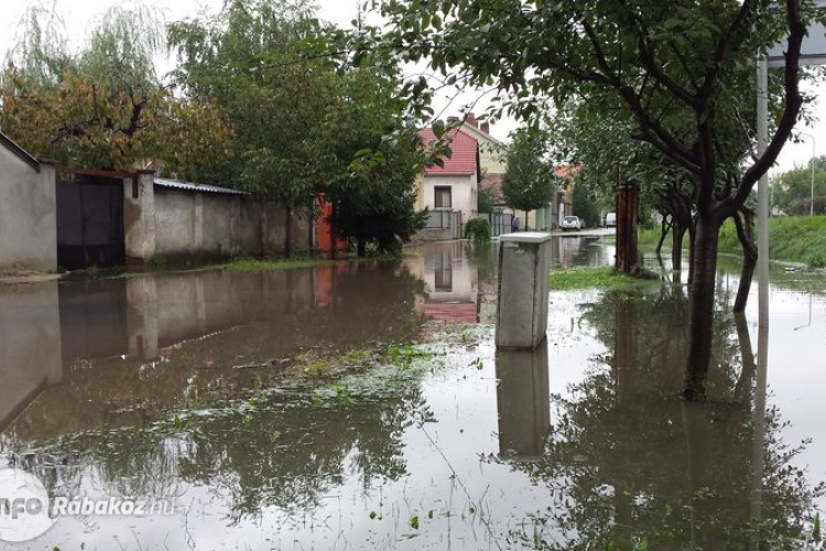 A károkat helyreállítani kevés, közbeszerzés nélkül elkölteni sok a pénz