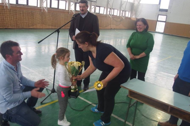 Egykori testnevelő tanárukra és edzőjükre emlékeztek a kónyiak