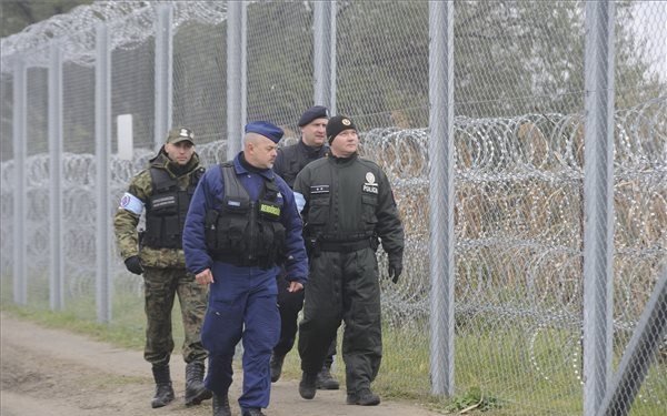 Megkezdték a szolgálatot a lengyel határőrök a magyar-szerb határon