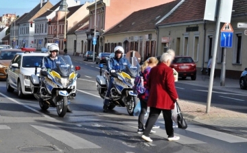 Közlekedésbiztonsági akciót tartottak a rendőrök a megyében a gyalogosok biztonságáért