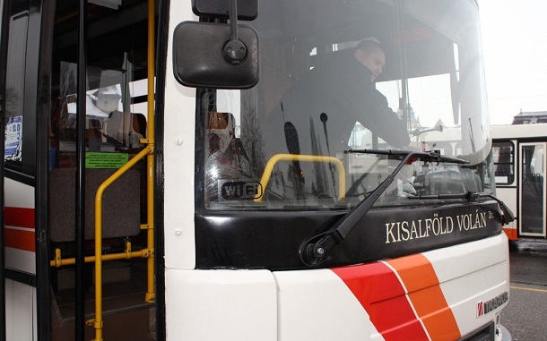 Üzembe helyezték Bősárkányban az új autóbusz fordulót