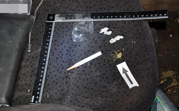 Kábítószert találtak a kapuvári rendőrök az autóban