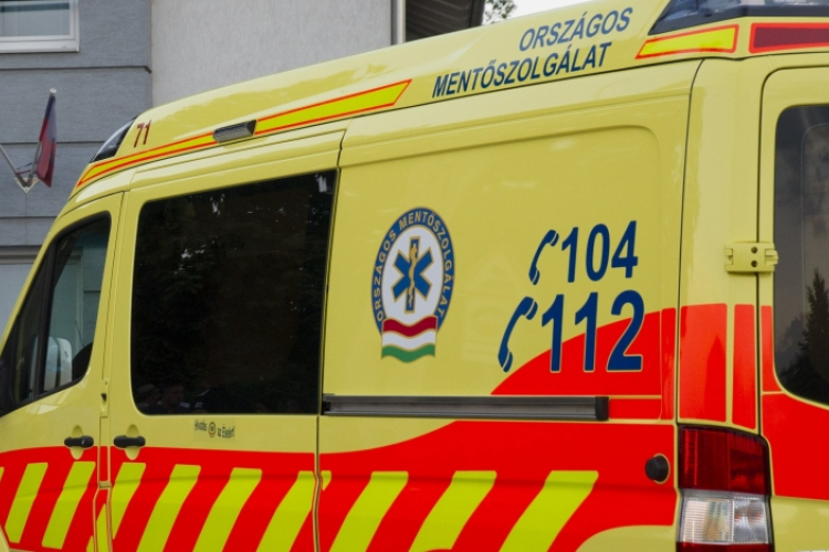 Tűz ütött ki egy csepeli lakásban, egy férfi kiugrott a negyedikről és meghalt