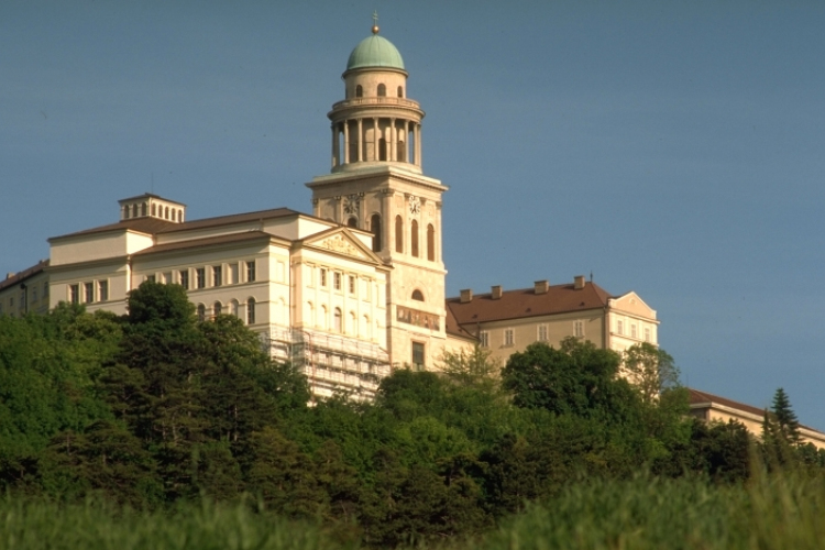 QR-kódba rejtették a bencés rend titkait