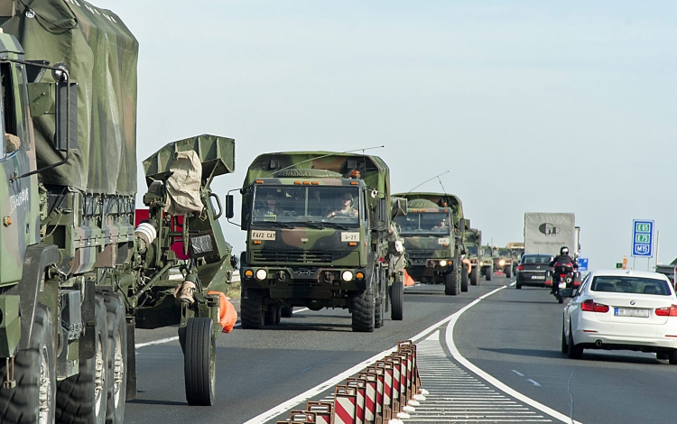 Ismét katonai konvojokra kell számítani az utakon
