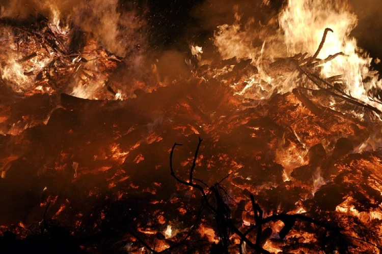 Csapodon a szomszéd telekre is átterjedt a meggyújtott kerti hulladék tüze