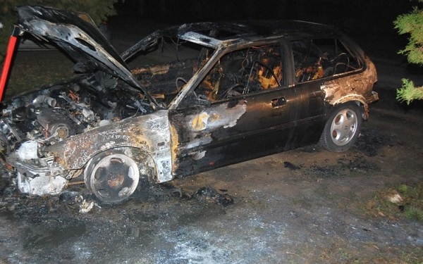 Gyújtogatás miatt teljesen kiégett egy autó Beledben