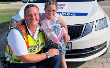 Rendőr vendég a születésnapi partin