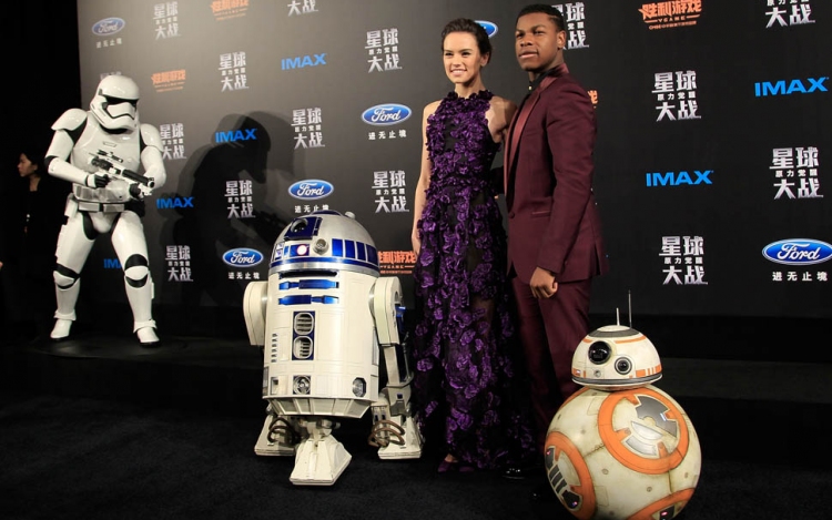 Újabb Star Wars-filmek készítését jelentette be a Disney elnöke
