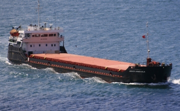 Kettétört és elsüllyedt egy szállítóhajó a Fekete-tengeren 