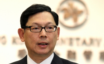 A hongkongi jegybank elnöke keres kollégái közül legjobban a világon