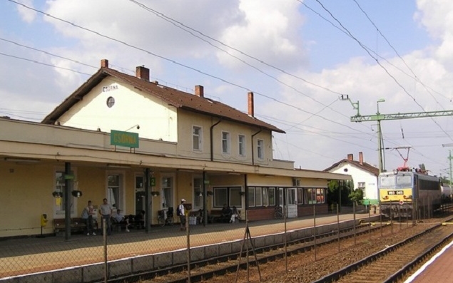 Hétfőtől két hétig vonatpótló buszok járnak Csorna és Sopron közt