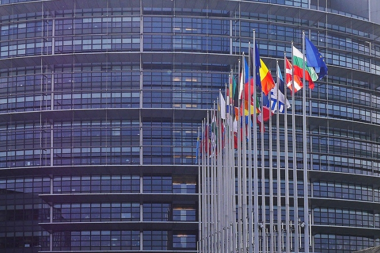 Az EU 100 millió eurót mozgósít gyorstesztek vásárlására