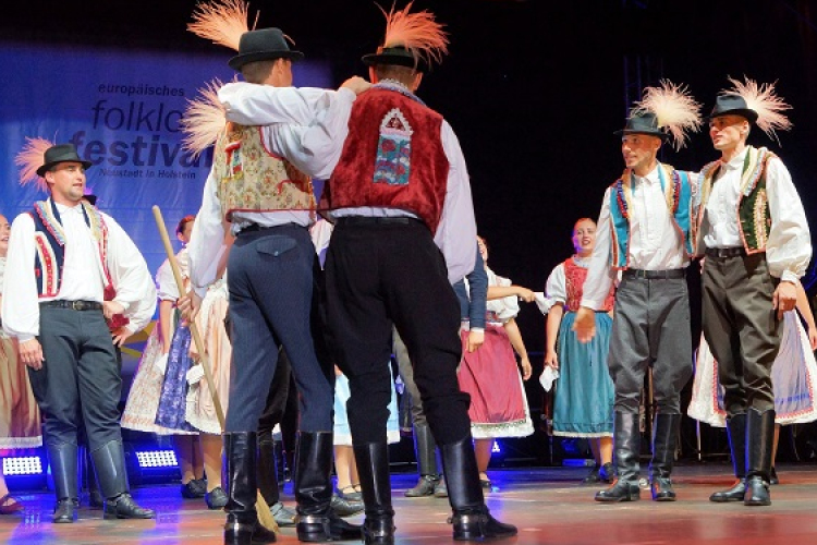 Felnőtt kezdő néptánc oktatás Kapuváron