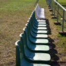 Nézőtéri ülőszékek elhelyezése a szanyi sporttelepen