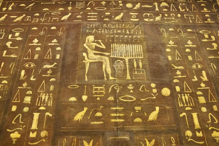 Egy fáraó aranyművesének sírjára bukkantak Luxornál