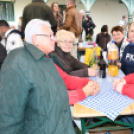Őszi mulatság Szanyban a kastély udvarán.