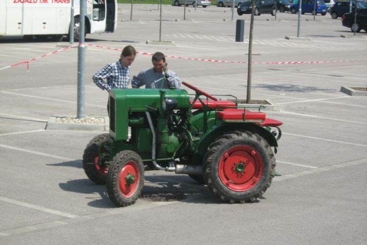 Oldtimer autó és traktor találkozó