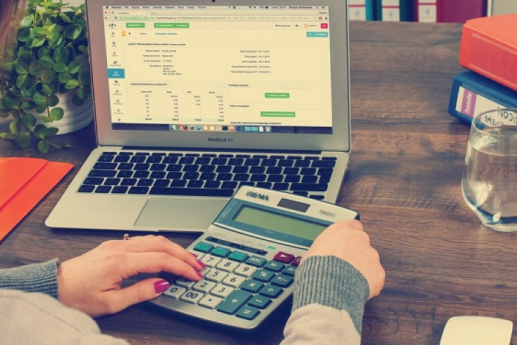 Ma éjfélig kell leadniuk a vállalkozásoknak az adóbevallásukat