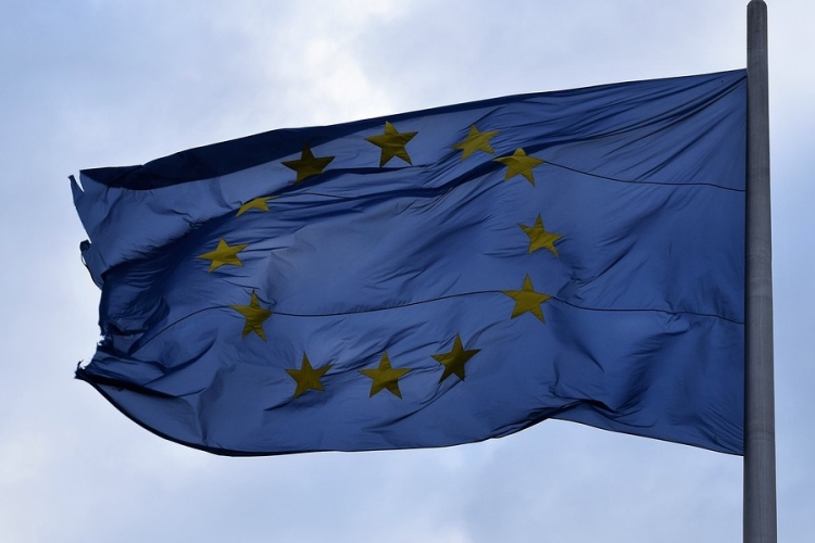 A közép-európaiak nem lépnének ki az EU-ból, de a jelenlegi vezetéssel elégedetlenek