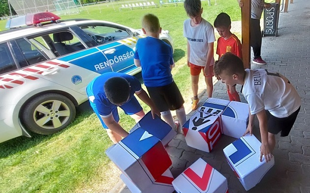Rendőrök a szanyi sporttáborban