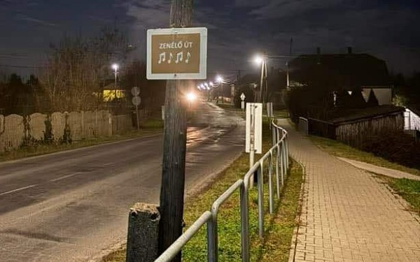 Lázár János szerint 10 éven belül oldódhat meg a zenélő út problémája