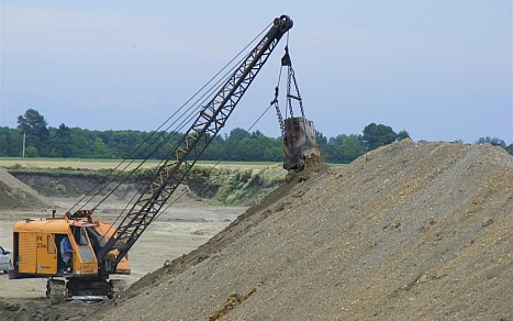 Kavicsbányát létesítenek a leendő csornai elkerülő út mellett