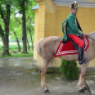 Huszárok a szanyi Szt. Anna kápolnánál.
