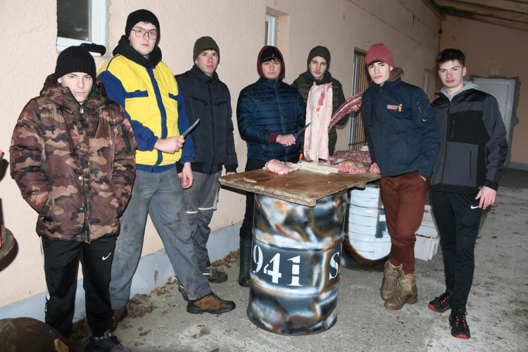 Sertést vágtak a Szany SE. labdarúgói.