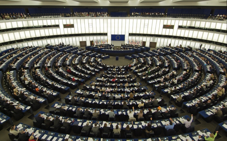Három magyar kötelezettségszegési ügyben döntött az Európai Bizottság